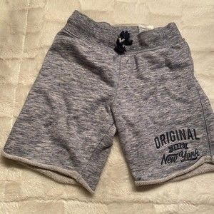2. H&M New York shorts